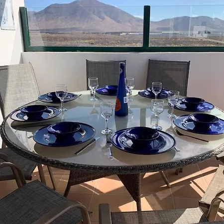 Playa Blanca Sleeps 8 With Pool Air Con And Wifi